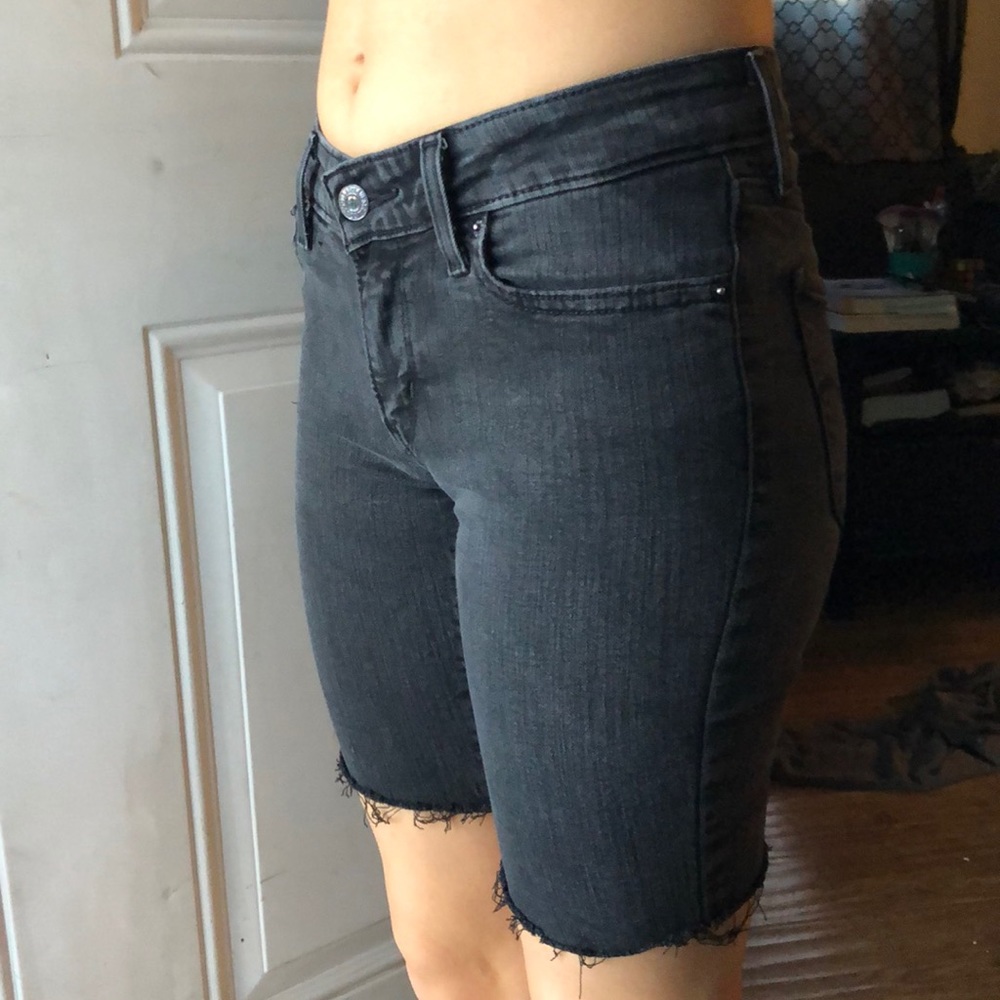 Levi’s Cutoffs - Picture 6 of 8